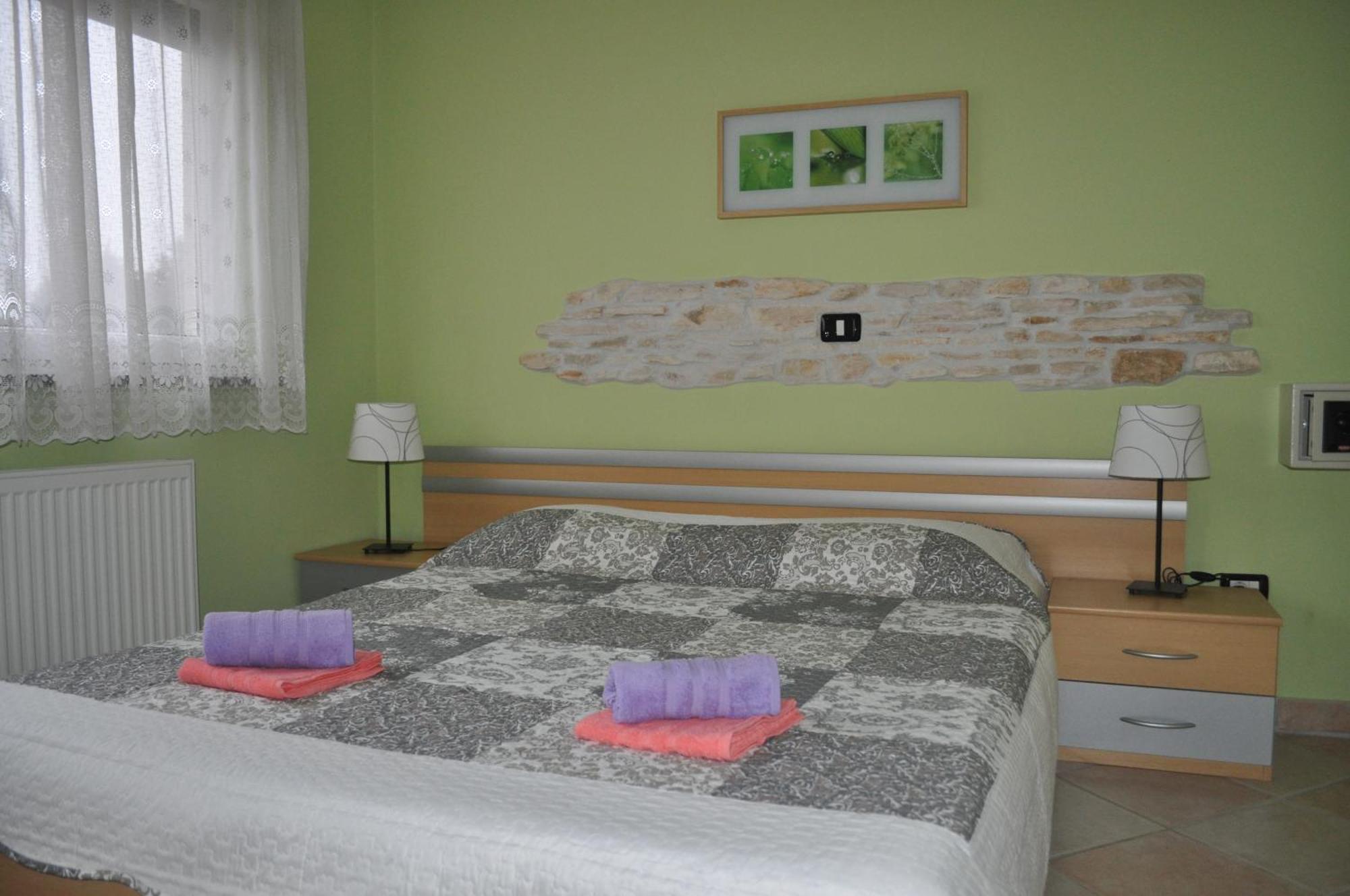 Family Friendly With A Swimming Pool Fratrici, - 14384